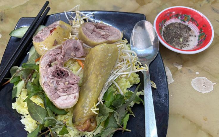Cơm gà Tam Kỳ: Chỉ gà ta, cơm vàng mà sao khiến nhiều người nhớ mãi?