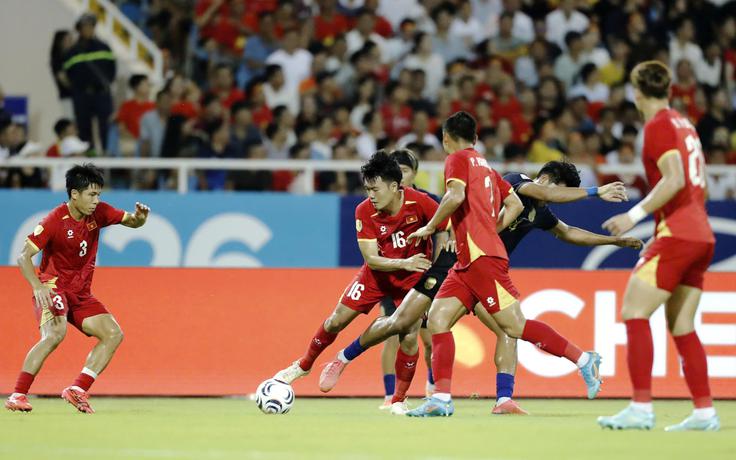 ‘Chợ đen’ tấp nập, vé bán kết xem đội tuyển Việt Nam đắt như tôm tươi