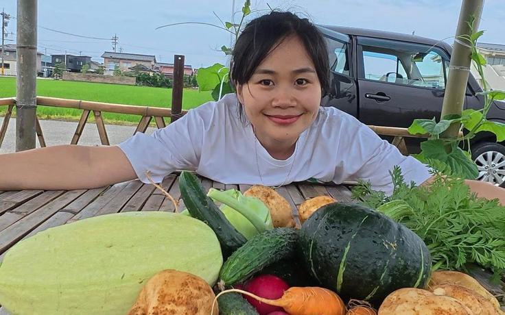 Cô gái Việt trồng vườn rau xanh tốt ở Nhật, ăn không hết còn mang tặng