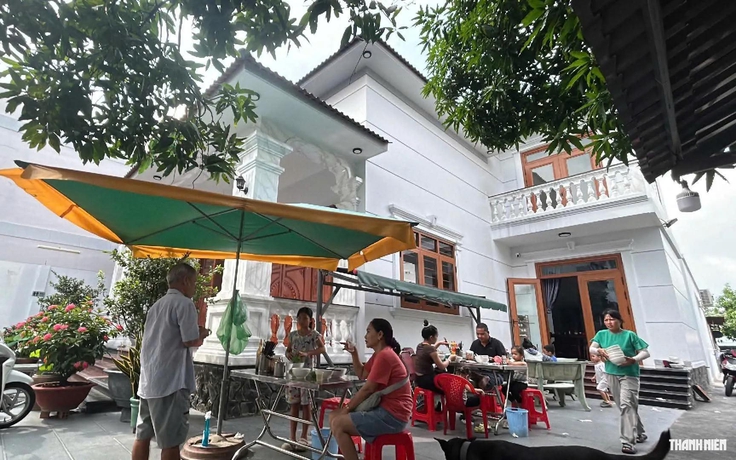 Hủ tiếu gõ trong biệt thự có gì đặc biệt, mở bán 3 tiếng đã hết sạch?