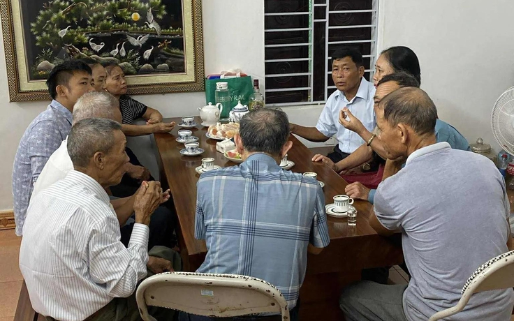 Đã đi viếng đám tang, sao vài ngày sau hàng xóm lại đến thăm lần nữa?