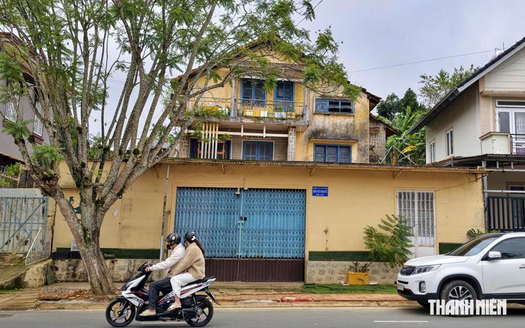 Cận cảnh nhiều biệt thự, 'đất vàng' bỏ hoang ở trung tâm Đà Lạt