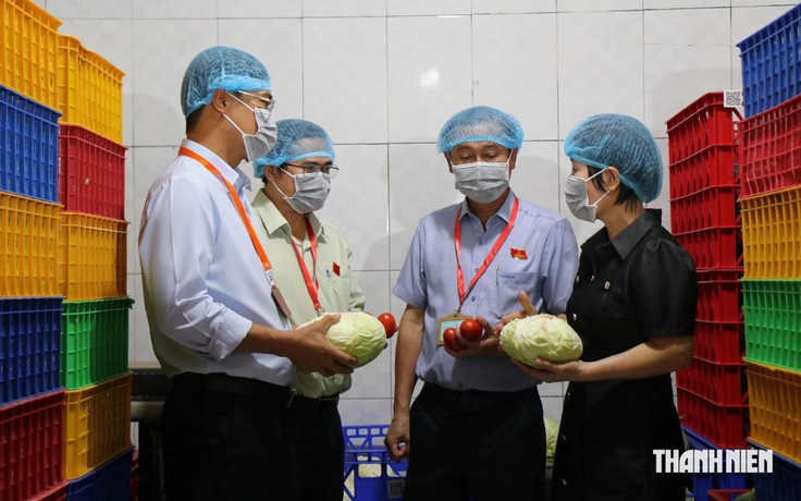 Băn khoăn suất ăn công nghiệp