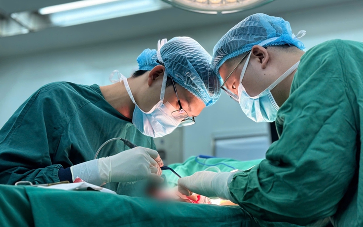 Nhiễm trùng dai dẳng sau 2 lần phẫu thuật nâng ngực