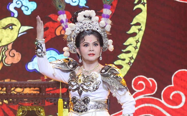 Trinh Trinh nói về chuyện con trai hát cải lương và điều trăn trở ở tuổi 49