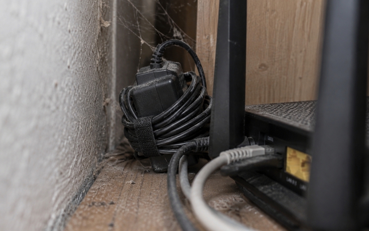 Sai lầm phổ biến khi đặt cục nguồn khiến Wi-Fi chậm chạp