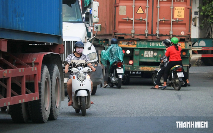Cục CSGT chỉ 10 nguyên tắc tránh 'điểm mù' xe container, xe tải