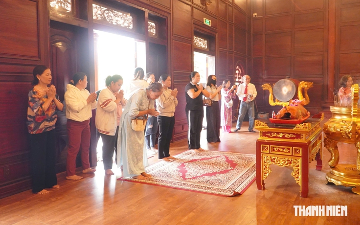 Người dân xin gì ở lễ giỗ Hoàng đế Quang Trung?