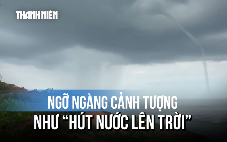 Cảnh tượng lạ giữa biển Gia Lai: Cột nước khổng lồ như 'hút nước lên trời'