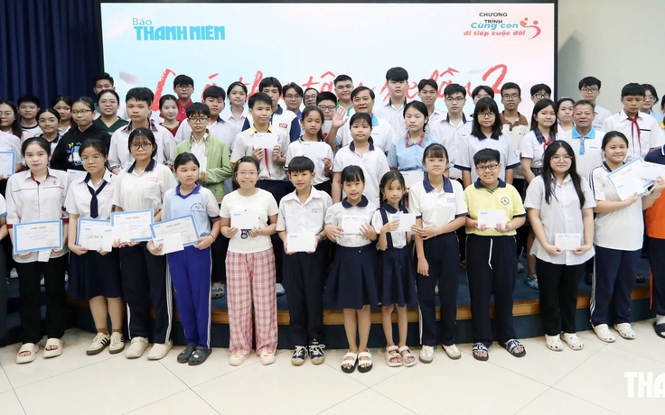 Khi nỗi nhớ mẹ, nhớ ba ướt nhòe trang giấy