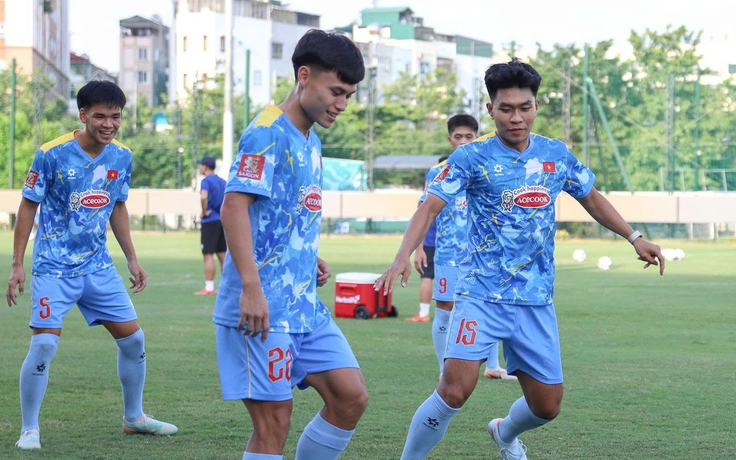 U.23 Việt Nam vắng 8 cầu thủ, vẫn miệt mài tập luyện đến sát giờ ra sân bay sang Nhật Bản
