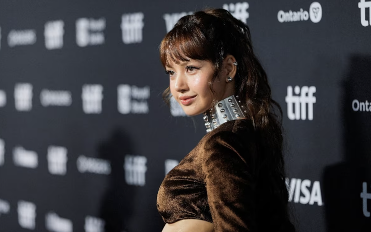 Lisa (BlackPink): Từ thần tượng K-pop đến nghệ sĩ đa năng