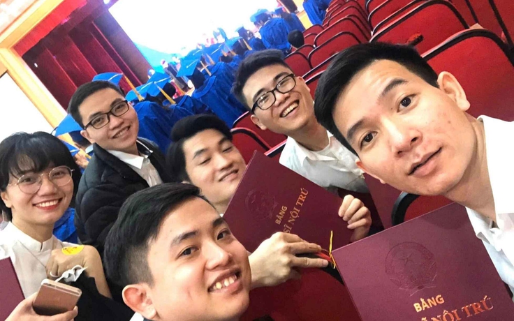 Chuyện của bác sĩ nội trú: 'Nay nhắn tin, mai trả lời thì ai yêu ?'