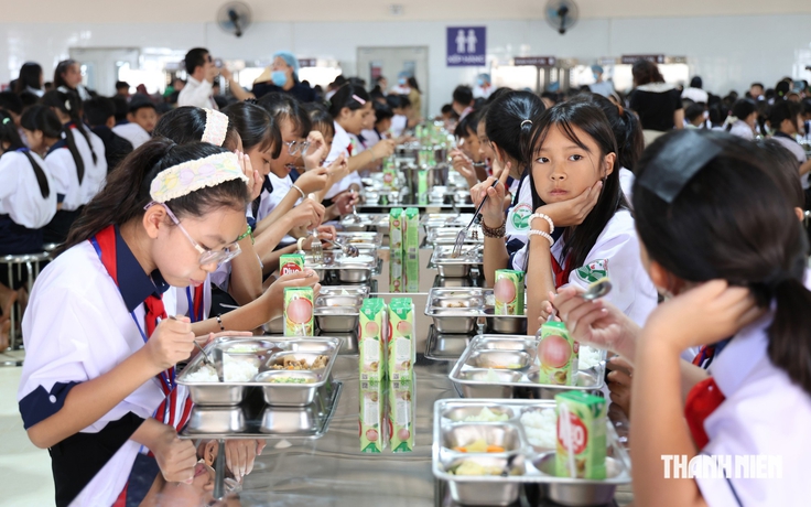 Thủ tướng: Không chọn nhà cung cấp bữa ăn học đường chỉ vì giá thấp