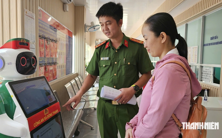 Thủ tục hành chính ở TP.HCM 'lên đời': Rô bốt AI 'chia lửa'