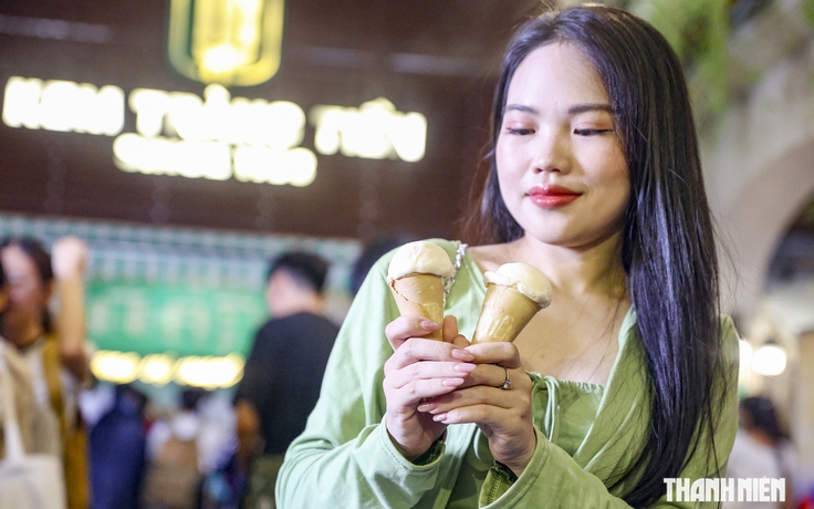 Người Hà Nội lưu luyến kem Tràng Tiền trước ngày dừng bán ở địa chỉ truyền thống