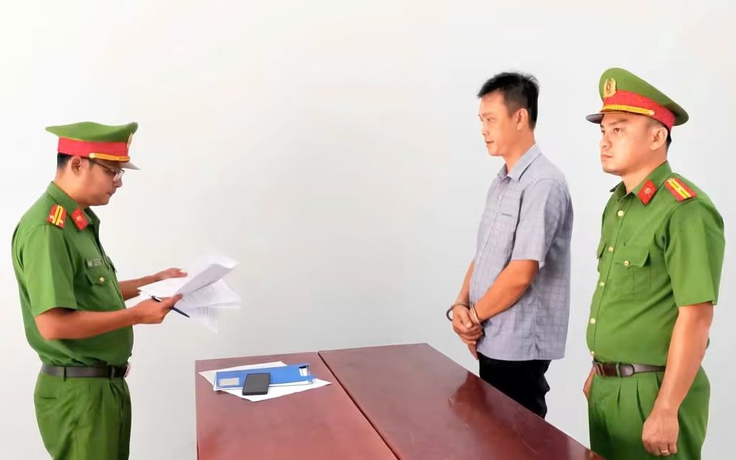 Mâu thuẫn tình cảm, người đàn ông phát tán 6 clip 'nóng' của bạn gái