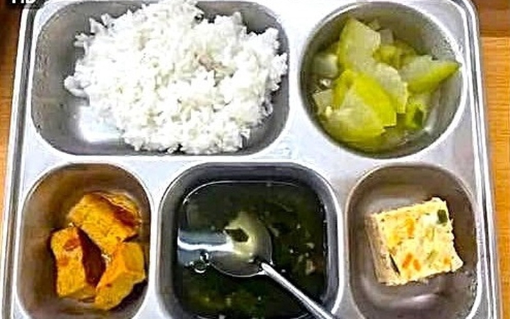 Suất ăn bán trú cho học sinh bị chê chưa tương xứng, nhà trường nói gì?
