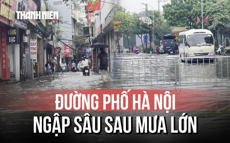 Đường phố ngập sau mưa lớn, người dân Hà Nội khổ sở dắt xe chết máy đến chỗ làm