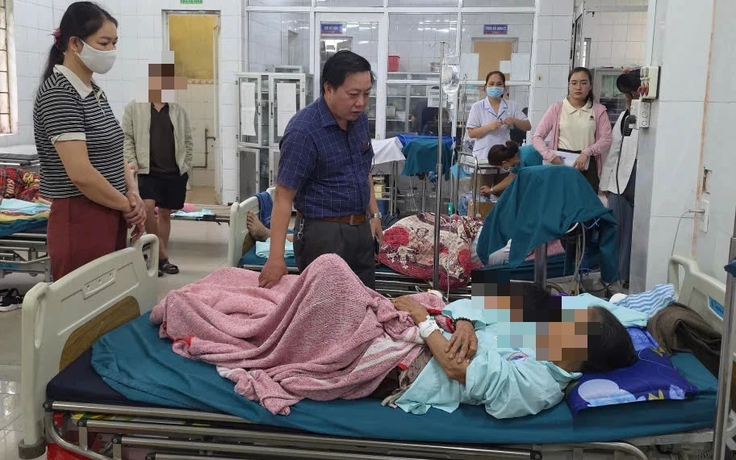 Hơn 40 người nghi ngộ độc sau ăn bánh mì của tiệm mới khai trương