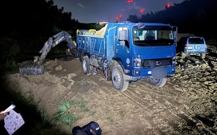 Tuần tra đêm, công an phát hiện nhóm khai thác khoáng sản trái phép