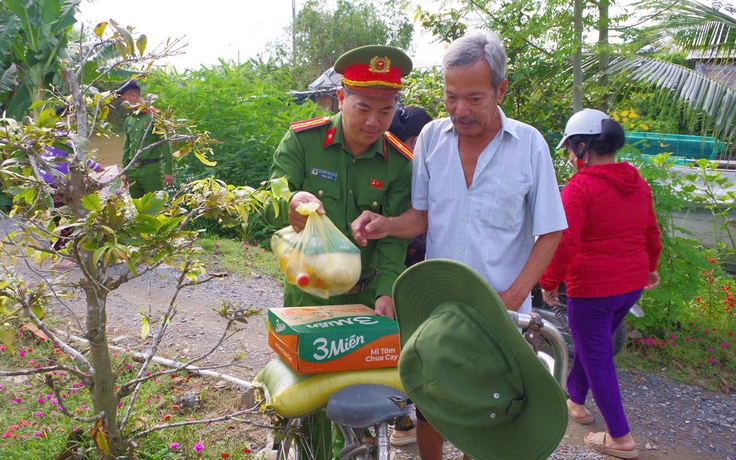 Công an xã gần dân, vì dân