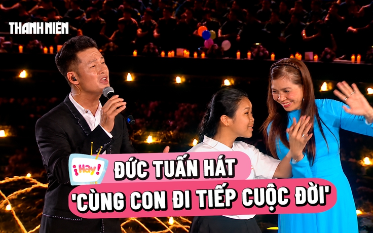 Đức Tuấn hát 'Cùng con đi tiếp cuộc đời' đầy xúc động