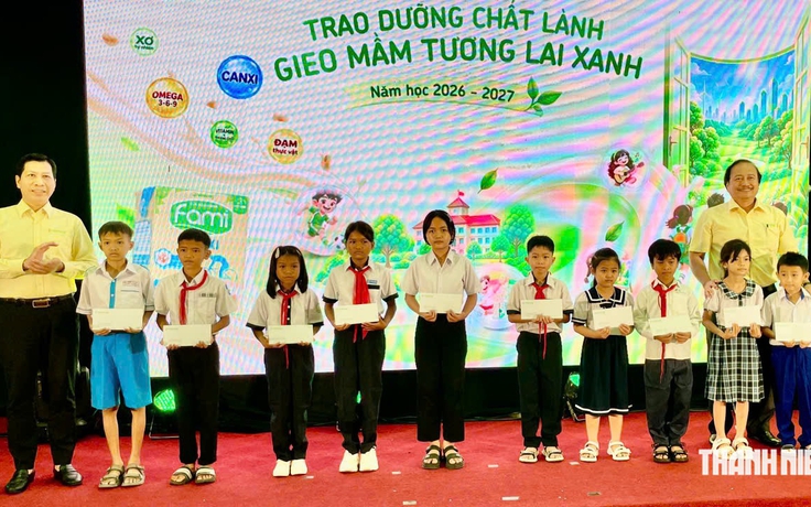 1 triệu hộp sữa đậu nành miễn phí đến với học sinh vùng khó