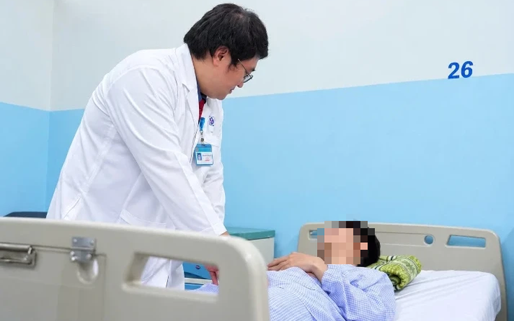 Cấp cứu kịp thời 2 chàng trai bị xoắn tinh hoàn giữa đêm ở TP.HCM
