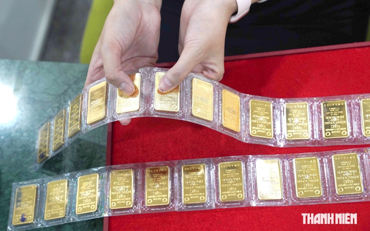 Giá vàng lao dốc, USD tăng