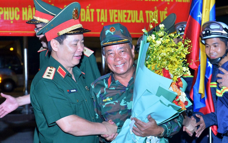 Vị tướng 3 lần dẫn quân đi cứu hộ nước ngoài: 'Phần thưởng lớn nhất là những cái ôm’