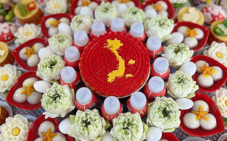Từ bánh khọt đến bánh ngọt đều mang sắc cờ đỏ sao vàng mừng Quốc khánh 2.9