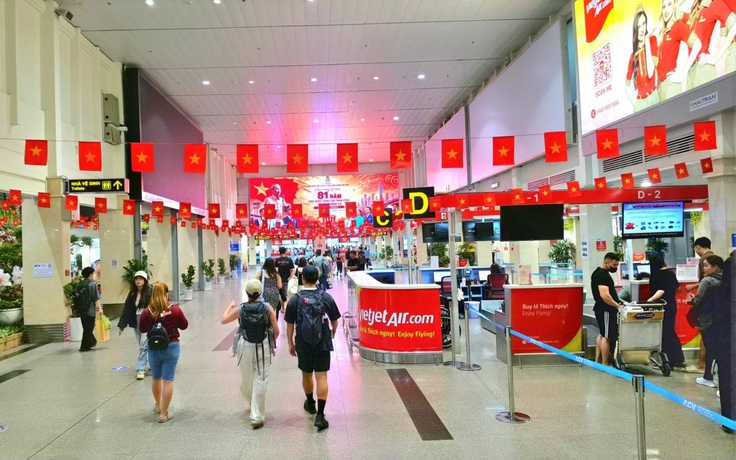 Rực rỡ cờ đỏ sao vàng, Vietjet mang Tết Độc lập lên độ cao 10.000 mét