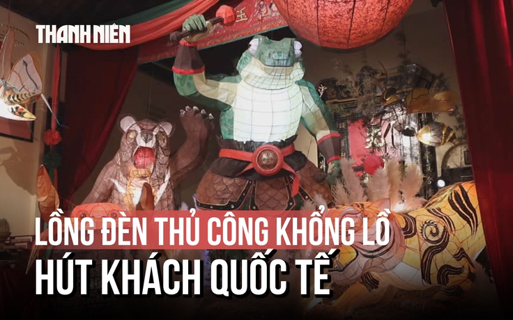 Lồng đèn 'Cóc kiện trời' bằng giấy dó cao 3 mét ở TP.HCM hút khách nước ngoài có gì đặc biệt?
