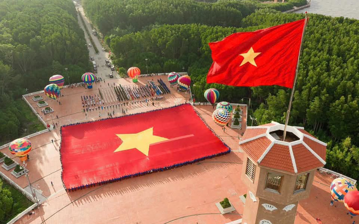Từ địa đầu Đông bắc đến cực Nam: Nhịp Quốc ca trong ngày Tết Độc lập