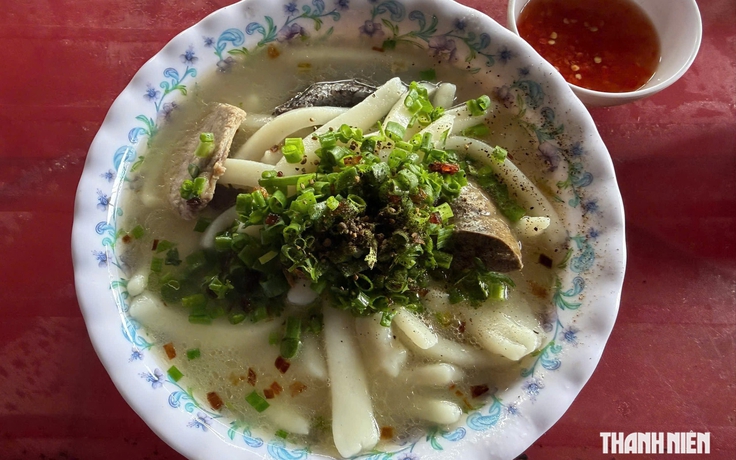 Về Cai Lậy ăn bánh canh bột xắt, thưởng thức cả vị quê và tình người