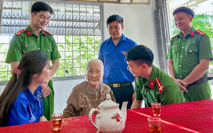 Người giữ bình yên, thắp lửa yêu thương