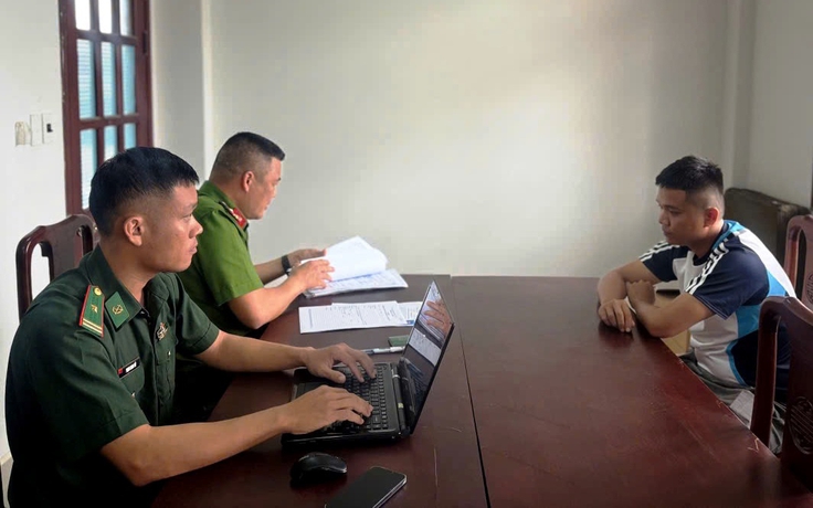 Sau hơn 1 năm trốn sang Lào, đối tượng truy nã đặc biệt ra đầu thú