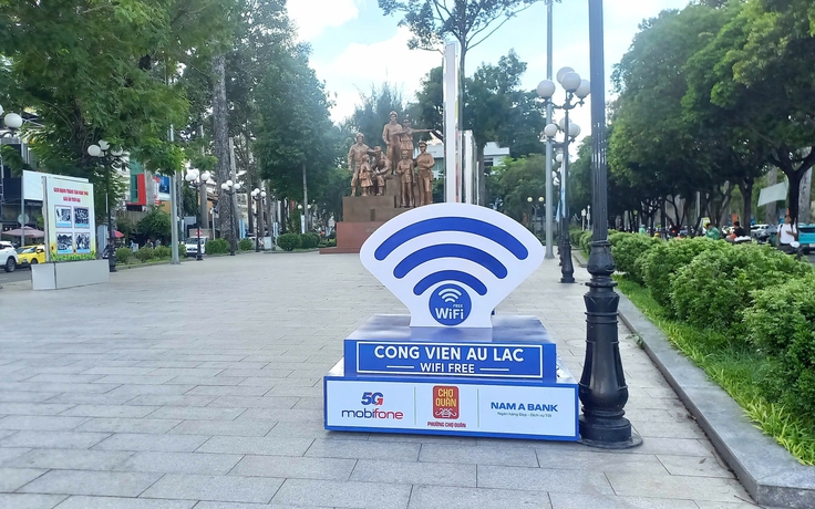 Ngồi công viên, bắt Wi-Fi miễn phí
