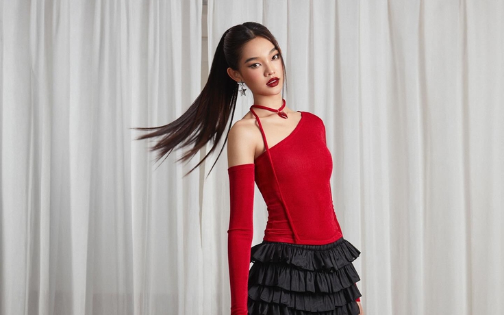 Vừa giữ ấm, vừa sang xịn mà không lo 'dìm' dáng với tất đen