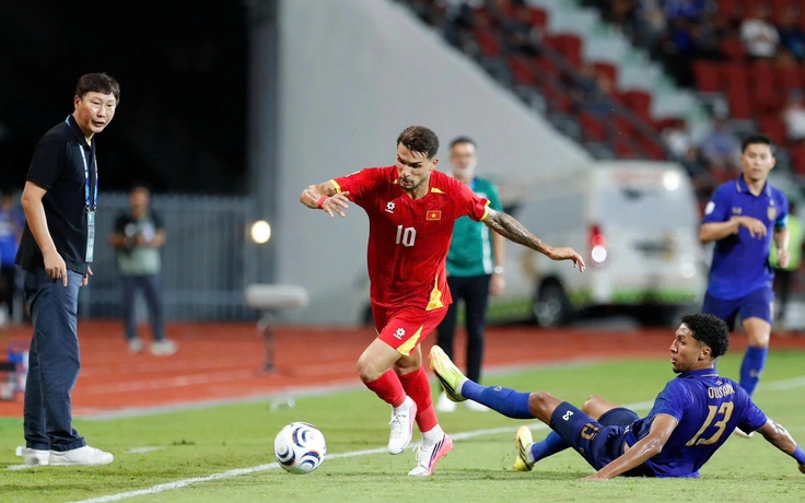 ‘FIFA bất ngờ giảm sâu tiền thưởng cho chức vô địch FIFA ASEAN Cup, vẫn cứng rắn giá bản quyền’ ‘FIFA bất ngờ giảm sâu tiền thưởng cho chức vô địch FIFA ASEAN Cup, vẫn cứng rắn giá bản quyền’