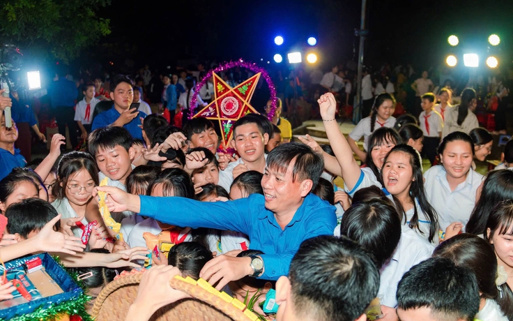 Trung thu lan tỏa yêu thương đến thiếu nhi có hoàn cảnh khó khăn Trung thu lan tỏa yêu thương đến thiếu nhi có hoàn cảnh khó khăn