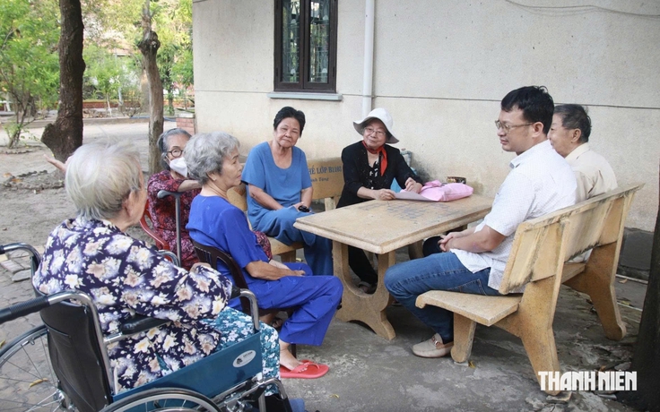 Đưa cha mẹ vào viện dưỡng lão, con cái dễ bị ‘ném đá’