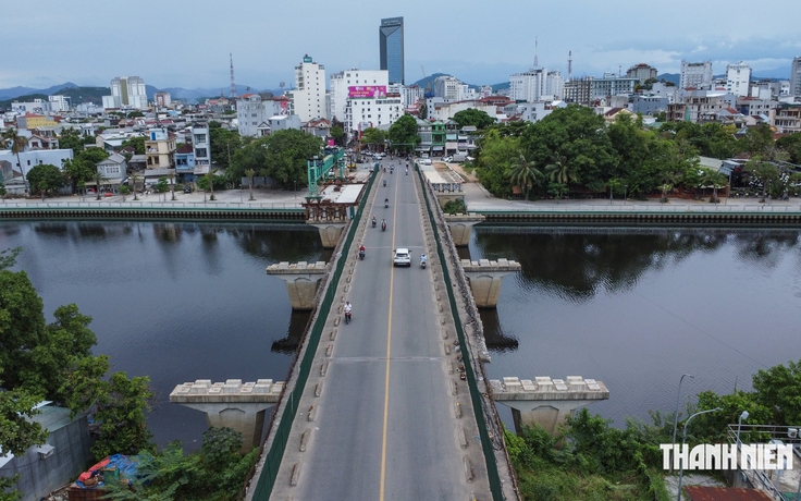 Cầu Vỹ Dạ 5 năm chưa xong, Chủ tịch TP.Huế yêu cầu hoàn thành trước tết