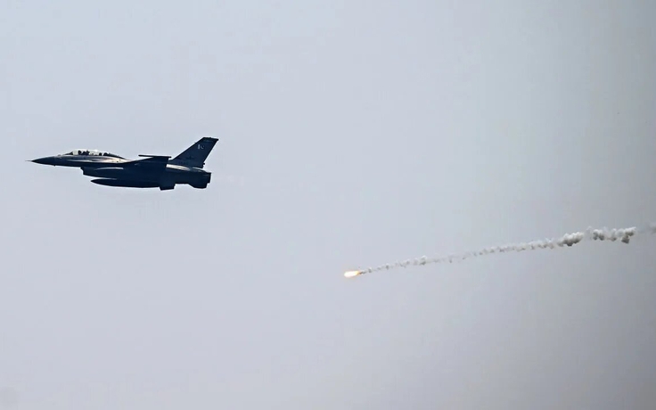 Pakistan không kích 10 địa điểm tại Afghanistan