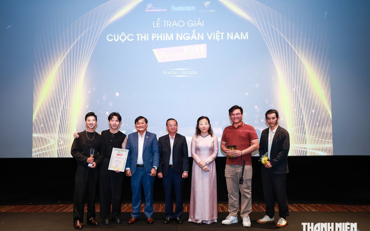'Cánh đồng trắng' thắng lớn, NSND Hồng Vân bất ngờ khi được vinh danh tại Vietnamese 'Cánh đồng trắng' thắng lớn, NSND Hồng Vân bất ngờ khi được vinh danh tại Vietnamese