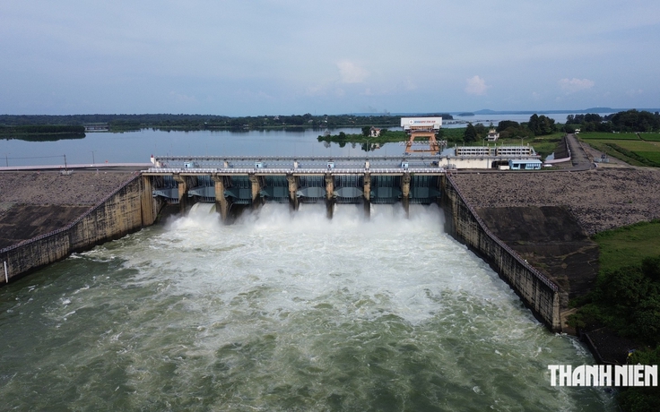 Thủy điện Trị An tăng xả lũ, tổng lưu lượng nước xuống hạ du lên 1.386 m³/giây