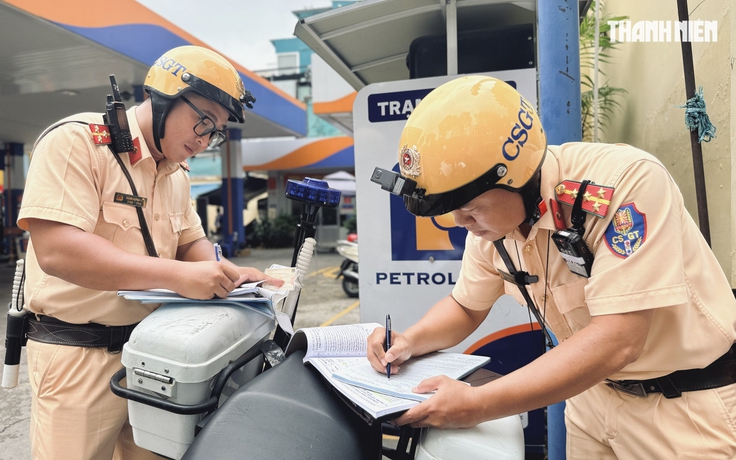 Có bằng lái vẫn bị CSGT phạt lỗi không có bằng lái, vì sao?