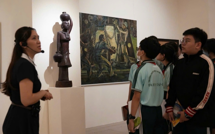Có được ép học sinh tham gia giáo dục ngoài giờ chính khóa để xếp loại?