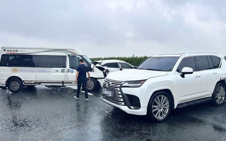 Tạm giữ tài xế xe Lexus dừng đột ngột trên cao tốc gây tai nạn liên hoàn